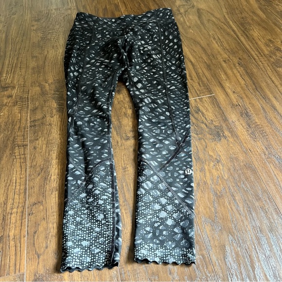 Lululemon Athletica Tight Stuff Gray & Black Spotted Leggings | 6 - Picture 4 of 8